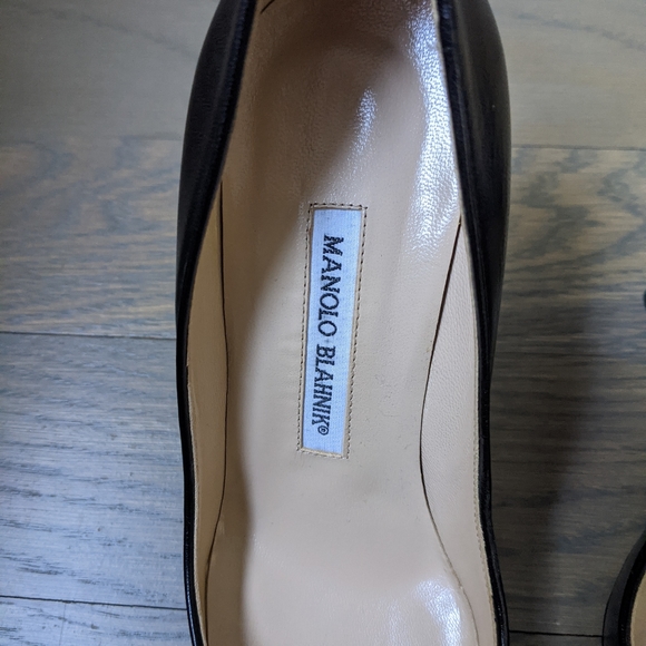 Black Manolo Blahnik pumps 4" heel - Picture 8 of 12